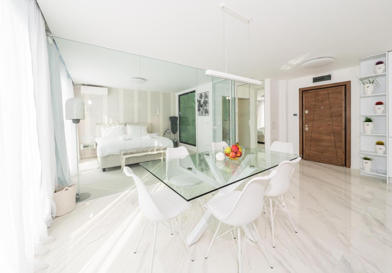 Apartament Emirates White Sensation *
